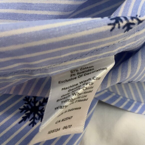 Talbots Blue Snowflake Print Wrinkle Resistant Long Sleeve Top Size 6 - Picture 10 of 10